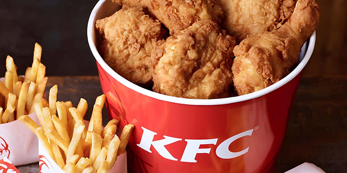 La combinación perfecta: Pollo frito y maratones de series