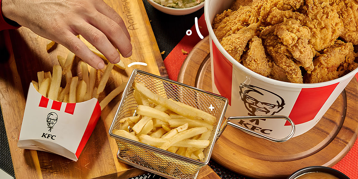 La combinación perfecta: Pollo frito y maratones de series
