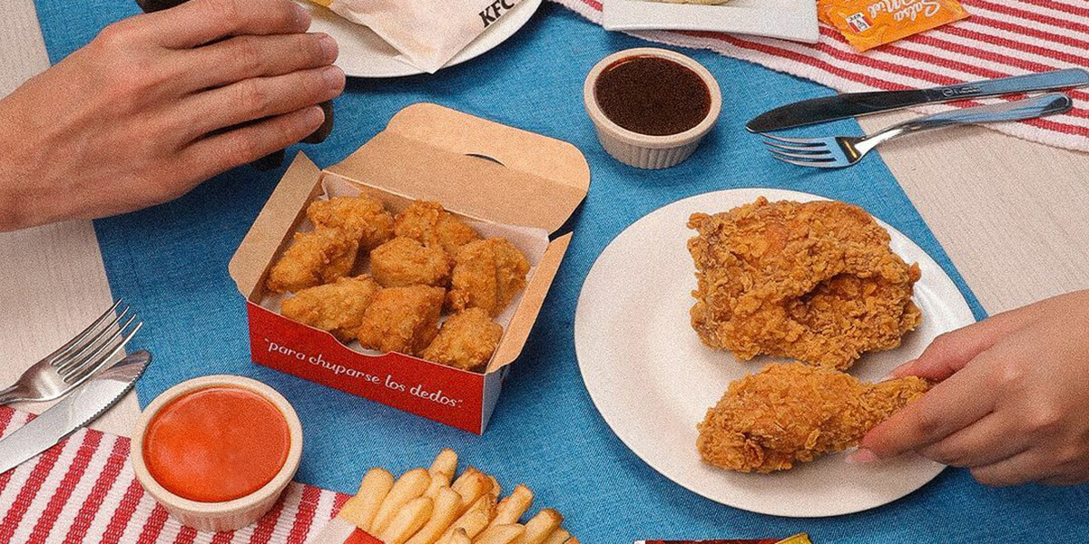 La combinación perfecta: Pollo frito y maratones de series
