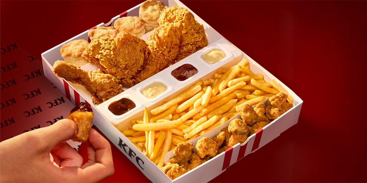 La combinación perfecta: Pollo frito y maratones de series