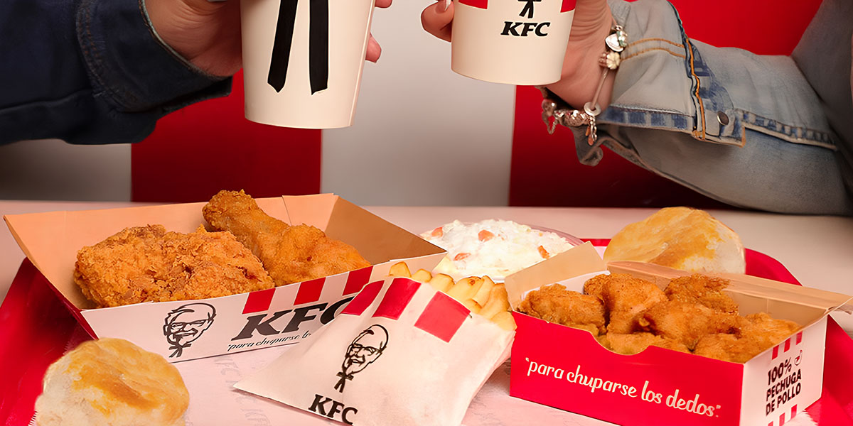 La combinación perfecta: Pollo frito y maratones de series