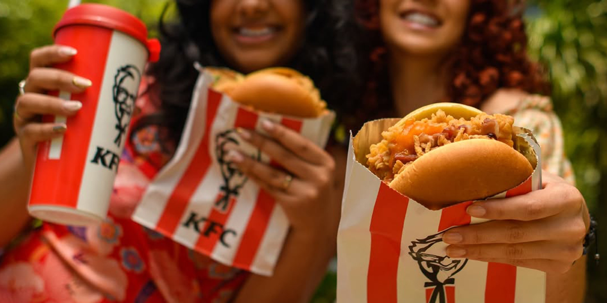 La combinación perfecta: Pollo frito y maratones de series
